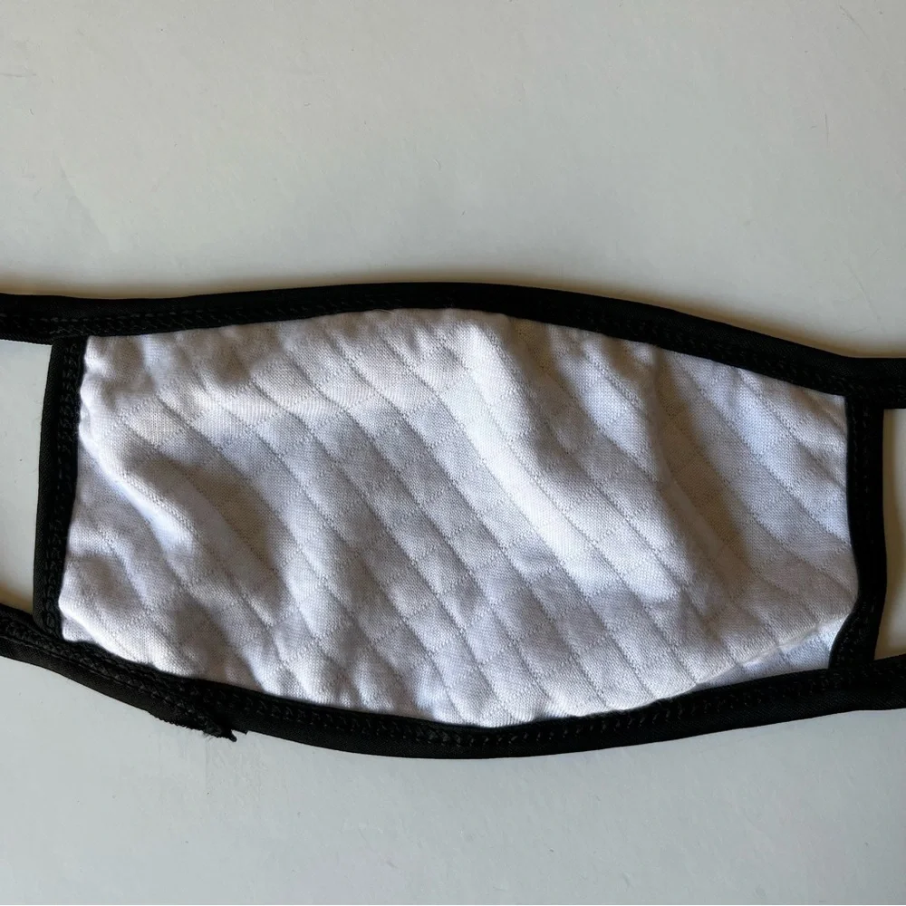 💸Poshmark Posh Boss Black And White Face Mask💸